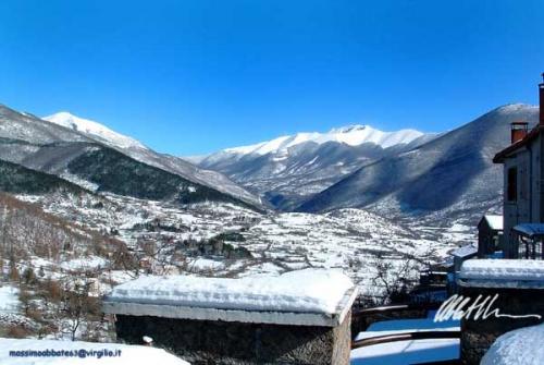 L'Alta Valle dell'Aniene vista da Piazza IV Novembre